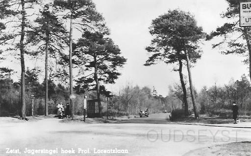 Lyceumkwartier0004, Jagersingel hoek Prof. Lorentzlaan. 1954.jpg